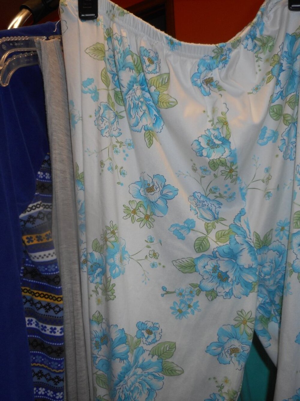 NO BRAND TAG FOUND - PAJAMA BOTTOMS. SIZE XXL, BLUES